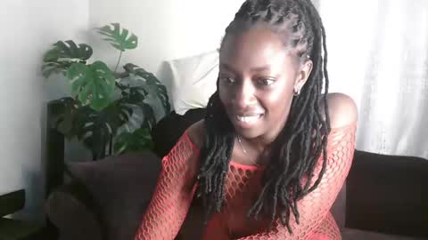 Snapshot of maxxinepetite chatting on 09-12-25, 10:26 maxxinepetite online show from 09-12-25, 10:26