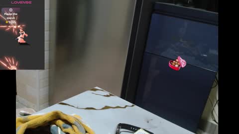 Snapshot of maxxinepetite chatting on 11-09-25, 08:40 maxxinepetite online show from 11-09-25, 08:40