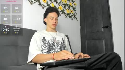 Snapshot of maxxx_bigcock chatting on 06-11-26, 01:49 Max online show from 06-11-26, 01:49