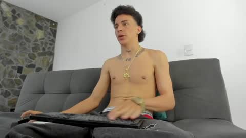 Snapshot of maxxx_bigcock chatting on 06-25-26, 01:38 Max online show from 06-25-26, 01:38