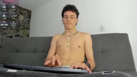 Snapshot of maxxx_bigcock chatting on 07-11-26, 02:14 Max online show from 07-11-26, 02:14