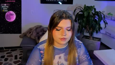 Maxine Minx online show from 11-15-25, 11:21