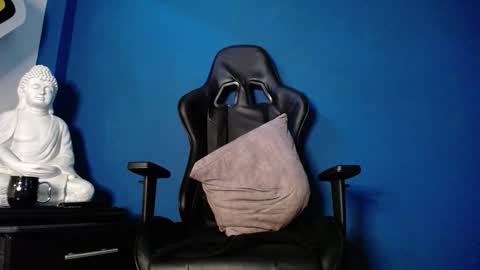 maxxxpowerful online show from 10-31-25, 04:52