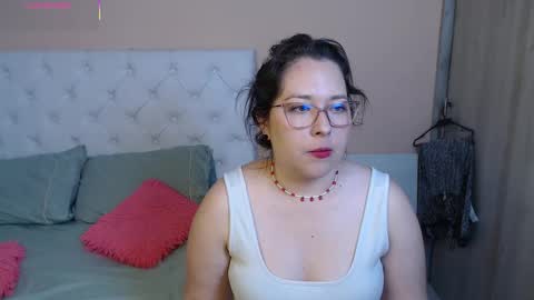 Snapshot of may_bloom chatting on 12-02-25, 03:56 May online show from 12-02-25, 03:56