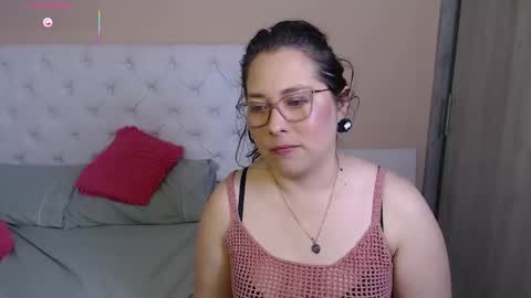 Snapshot of may_bloom chatting on 12-04-25, 03:05 May online show from 12-04-25, 03:05