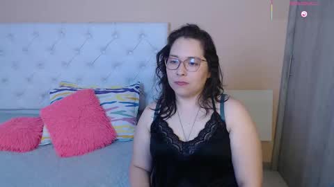 Snapshot of may_bloom chatting on 01-05-26, 08:34 May online show from 01-05-26, 08:34