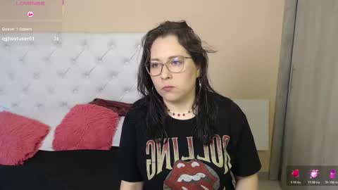 Snapshot of may_bloom chatting on 01-08-26, 06:32 May online show from 01-08-26, 06:32