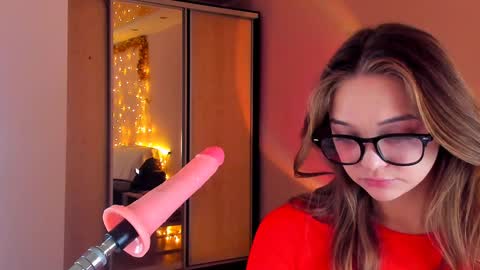 Snapshot of may_fl0wer chatting on 01-20-25, 01:11 May Flower online show from 01-20-25, 01:11