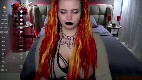 Snapshot of maya_mils chatting on 01-18-25, 01:19 Maya Mils online show from 01-18-25, 01:19