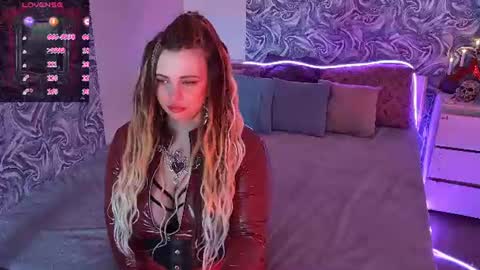 Snapshot of maya_mils chatting on 06-24-26, 01:15 Maya Mils online show from 06-24-26, 01:15