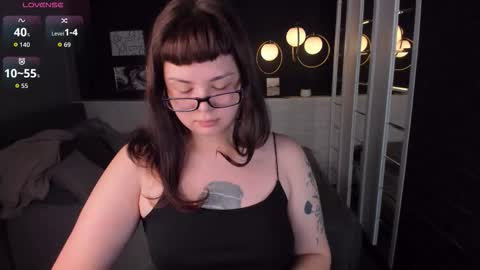 Woman online show from 11-08-25, 01:55