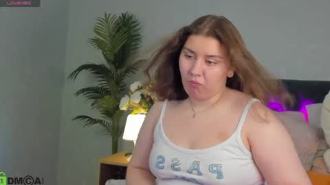Snapshot of maya_raay chatting on 06-23-26, 01:25 Maya online show from 06-23-26, 01:25