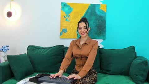 Snapshot of maya_rogerss chatting on 01-27-25, 02:24 Maya online show from 01-27-25, 02:24