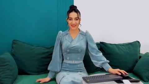 Snapshot of maya_rogerss chatting on 02-08-25, 02:27 Maya online show from 02-08-25, 02:27