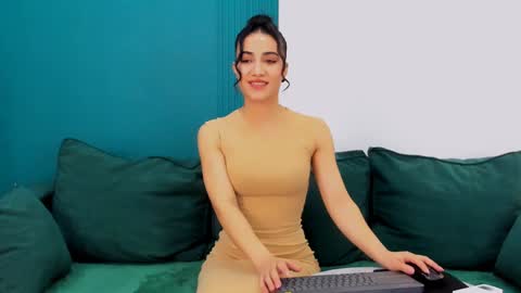 Snapshot of maya_rogerss chatting on 02-08-25, 05:29 Maya online show from 02-08-25, 05:29