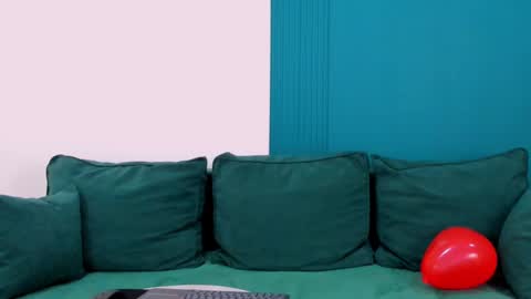 Snapshot of maya_rogerss chatting on 02-14-25, 02:33 Maya online show from 02-14-25, 02:33