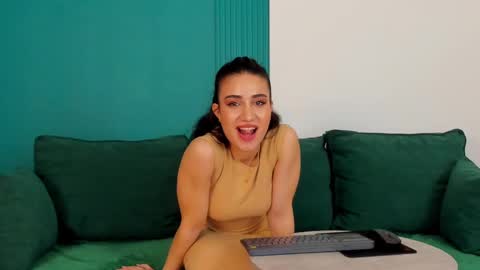 Snapshot of maya_rogerss chatting on 02-19-25, 06:21 Maya online show from 02-19-25, 06:21