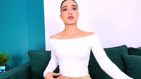 Snapshot of maya_rogerss chatting on 09-11-25, 02:28 Maya online show from 09-11-25, 02:28