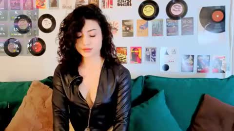 Snapshot of maya_rogerss chatting on 07-20-26, 03:03 Maya online show from 07-20-26, 03:03