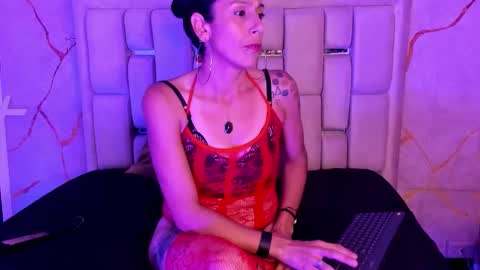 Snapshot of maya_storm_ chatting on 12-18-25, 07:42 Maya Strom online show from 12-18-25, 07:42