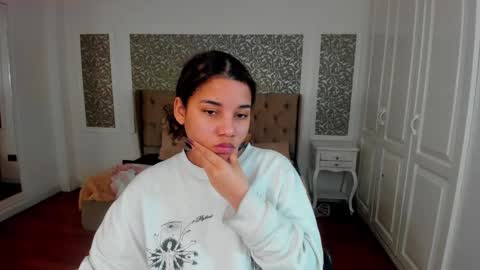 Snapshot of mayaa_ross chatting on 09-25-25, 02:04 Maya online show from 09-25-25, 02:04