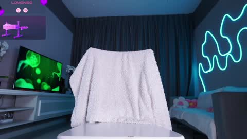 Snapshot of mayabaee1 chatting on 01-24-25, 12:42 Maya online show from 01-24-25, 12:42