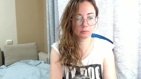 Snapshot of mayacateyes chatting on 09-10-25, 04:23 Maya online show from 09-10-25, 04:23