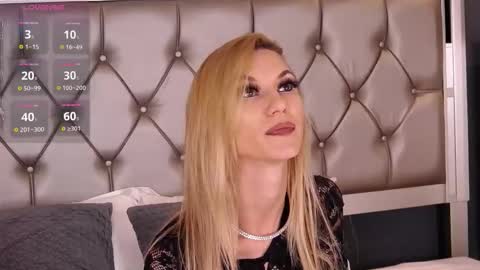 Snapshot of mayahales chatting on 10-08-25, 10:57 Maya online show from 10-08-25, 10:57