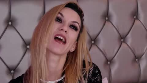 Snapshot of mayahales chatting on 12-04-25, 12:14 Maya online show from 12-04-25, 12:14