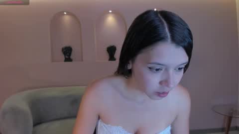 Snapshot of mayahoffman_ chatting on 12-18-25, 11:05 M A Y A H O F F M A N online show from 12-18-25, 11:05