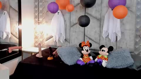 Nicolle Ruselle   Hello my lovely  schedule for great fun from  630 am and end 800 pm Colombian time I wait for you online show from 10-27-25, 11:25