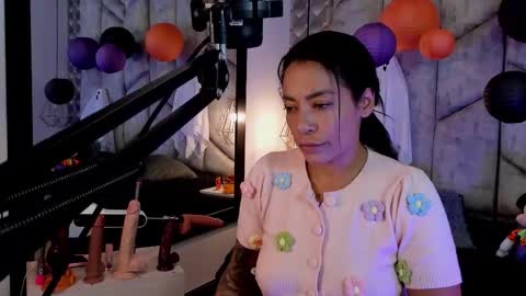 Nicolle Ruselle   Hello my lovely  schedule for great fun from  630 am and end 800 pm Colombian time I wait for you online show from 10-31-25, 11:55