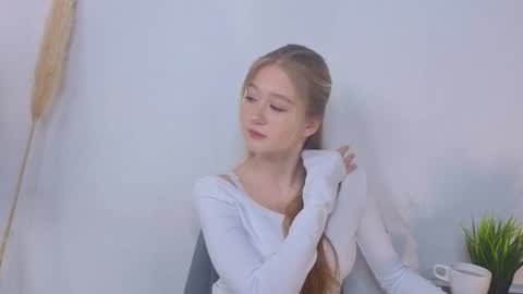 Snapshot of maybaybe chatting on 10-17-25, 03:14 Alice online show from 10-17-25, 03:14
