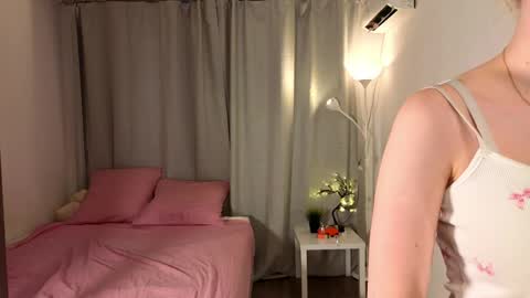 Snapshot of maybaybe chatting on 05-28-26, 04:15 Alice online show from 05-28-26, 04:15