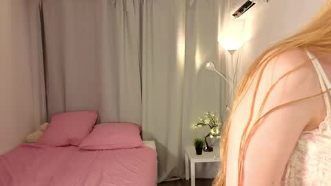 Snapshot of maybaybe chatting on 06-04-26, 04:13 Alice online show from 06-04-26, 04:13