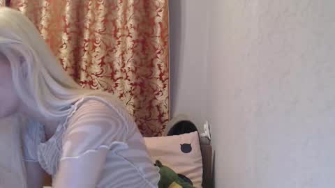 maybe_doll online show from 11-30-25, 06:45