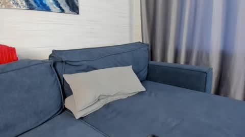 Mia online show from 01-18-25, 06:13