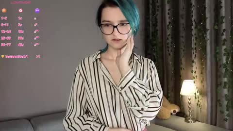 Mia online show from 01-20-25, 01:39