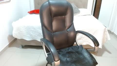 Snapshot of maydivaxox chatting on 02-21-25, 11:54 MAYA online show from 02-21-25, 11:54