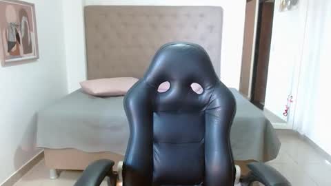 Snapshot of maydivaxox chatting on 12-04-25, 06:27 MAYA online show from 12-04-25, 06:27