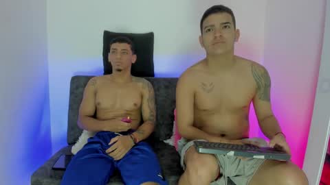 Snapshot of maykel_and_mike chatting on 10-18-25, 10:05 maykel_and_mike online show from 10-18-25, 10:05