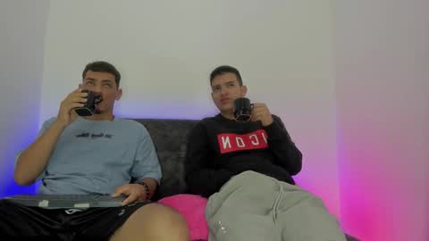 Snapshot of maykel_and_mike chatting on 10-19-25, 10:49 maykel_and_mike online show from 10-19-25, 10:49