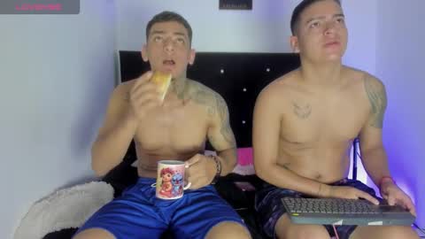 Snapshot of maykel_and_mike chatting on 11-13-25, 11:42 maykel_and_mike online show from 11-13-25, 11:42