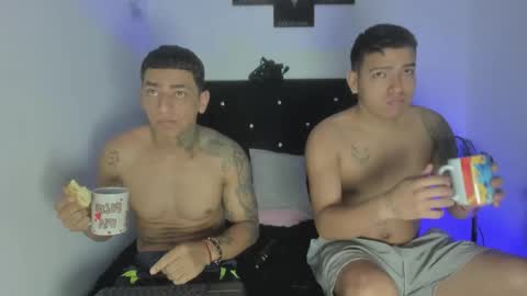 Snapshot of maykel_and_mike chatting on 11-17-25, 11:38 maykel_and_mike online show from 11-17-25, 11:38