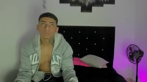 Snapshot of maykel_and_mike chatting on 11-27-25, 09:44 maykel_and_mike online show from 11-27-25, 09:44