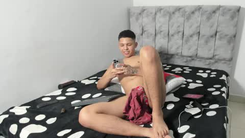 Snapshot of maykyboyx chatting on 06-04-26, 01:39 Mayky... online show from 06-04-26, 01:39
