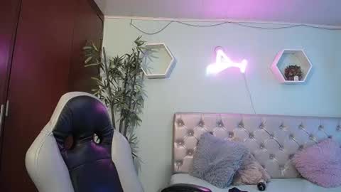 Snapshot of maylin_hornyy19 chatting on 07-05-26, 04:19 Maylin online show from 07-05-26, 04:19