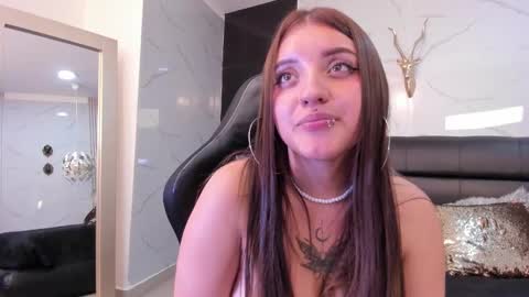 Snapshot of maylinsanchez chatting on 12-17-24, 06:56 Maylin online show from 12-17-24, 06:56