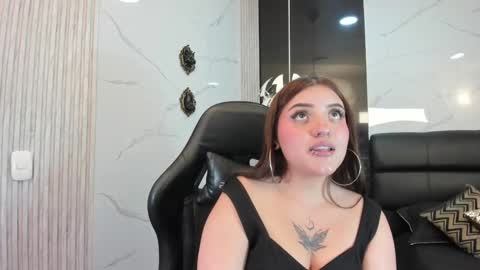 Snapshot of maylinsanchez chatting on 02-12-25, 05:05 Maylin online show from 02-12-25, 05:05