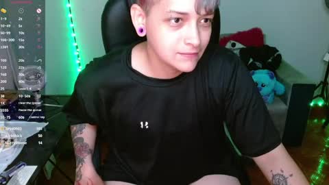 Snapshot of maylyy_kan chatting on 05-25-26, 11:44 Mayle kan online show from 05-25-26, 11:44